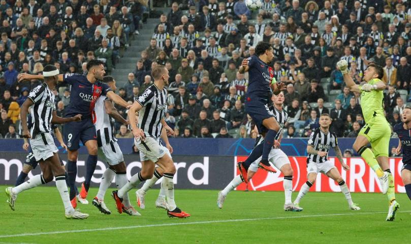 camisola PSG 1-4 Newcastle United